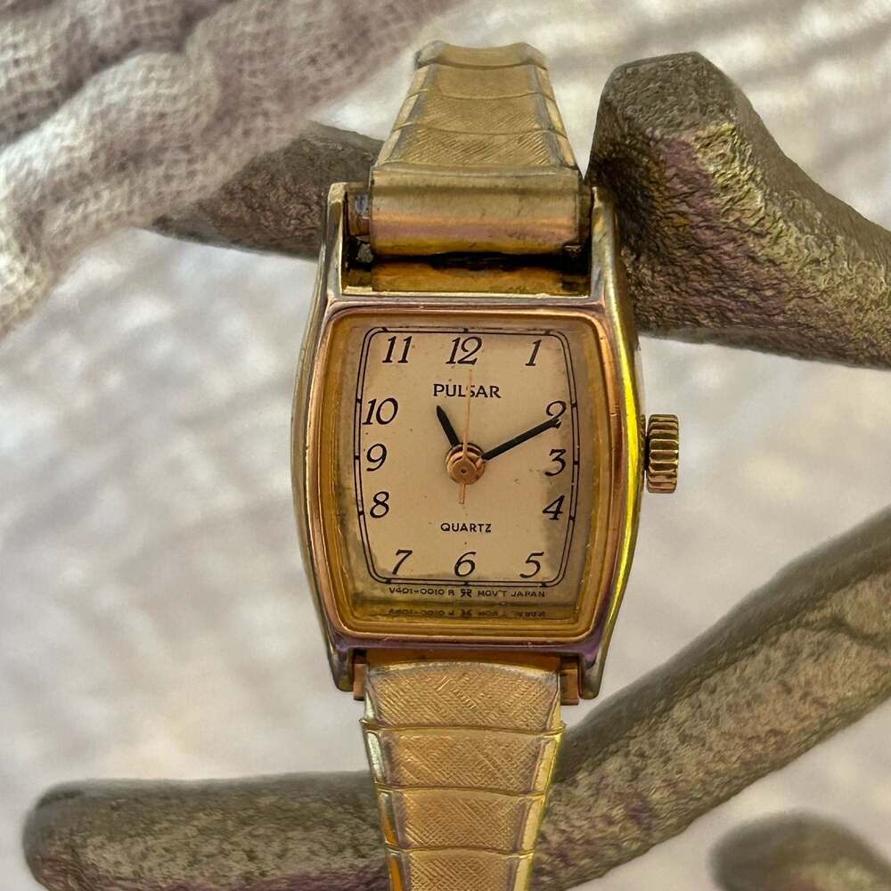 Vintage Pulsar V401-5000 Gold Tone Rectangular Quartz Watch